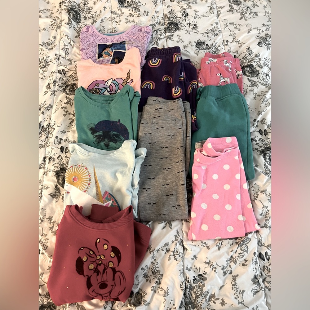 Girl 4+ clothing bundle.